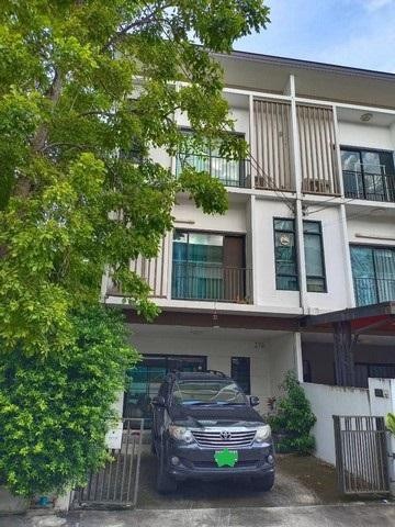 PB3748 ขายทาวน์โฮม 3 ชั้น ย่าน กรุงเทพกรีฑา โครงการ พาทิโอ ศรีนครินทร์-พระราม 9 ใกล้ Airport Link หัวหมาก เป็นบ้านหลังริม 