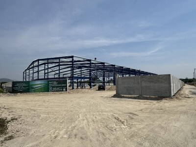 ห่างจากท่าเรือแหลมฉบัง  33 กิโลเมตร ห่างจากถนนหลวง 331 เพียง1.5 ก