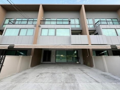 ให้เช่าทาวโฮม 3 ชั้น  บ้านกลางเมือง พระราม 9-กรุงเทพกรีฑา (ตัดใหม