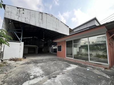  ให้เช่าโกดัง 100 ตรว. ปากซอยนาคนิวาส 18 ลาดพร้าว 71 ทำเลดี เลียบ