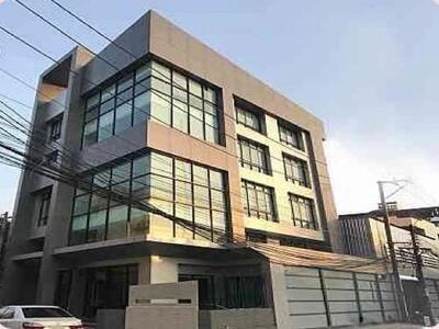 ขายอาคารสำนักงาน 4.5 ชั้น 907 ตรม. พร้อมโกดัง 2 ชั้น รามคำแหงซอย4