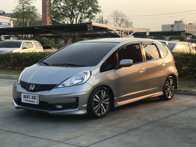 Honda Jazz JP 1.5 ตัว Top ปี12 รถบ้านเจ้าของขายเอง ทั้งประเทศมี 300 คัน