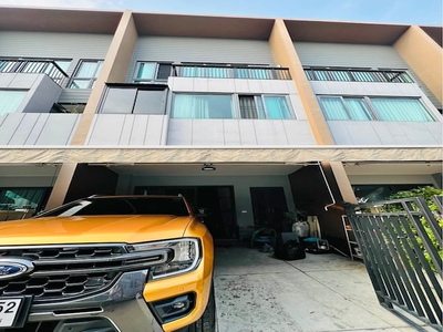BH3528  ให้เช่า - ขาย ทาวน์โฮม 3 ชั้น บ้านกลางเมือง สาทร - สุขสวั