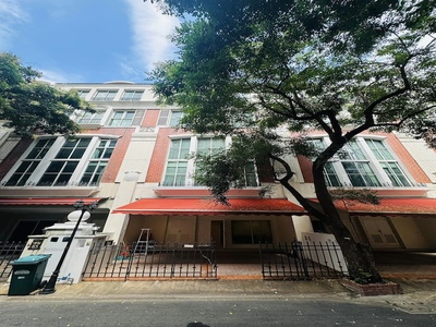 BH3529 ให้เช่าทาวน์เฮาส์ 4 ชั้น บ้านกลางกรุง บริทติช ทาวน์ ทองหล่