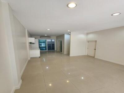 P2222 ให้เช่า ทาวน์โฮม หมู่บ้านกลางเมือง S-Sense พระราม9 ลาดพร้าว