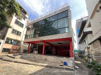 ให้เช่าอาคาร2.5ชั้น900ตร.ม.ย่านห้วยขวางสุทธิสารดินแดงจอดรถ30คัน