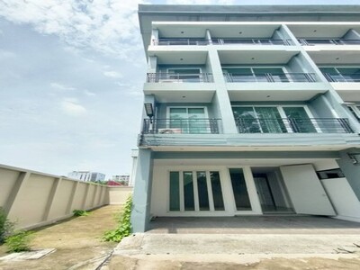 ให้เช่าทาวน์โฮม4ชั้นห้องมุม300ตร.ม.ย่านรามอินทราใกล้แฟชั่นไอแลนส์