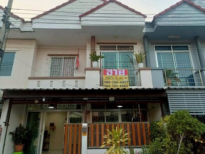 ขายด่วน ทาวเฮ้าส์ 2 ชั้น 21วา  หมู่บ้านรุ่งเรืองวิลล่า  ประชาอุทิ