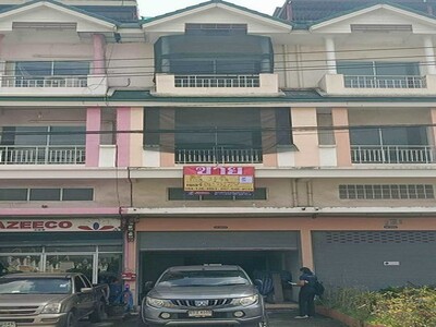 ขายด่วน อาคารพานิชย์ 3 ชั้นครึ่ง ขนาด 23.2 ตร.ว  ท้ายถนน ท่าข้าม