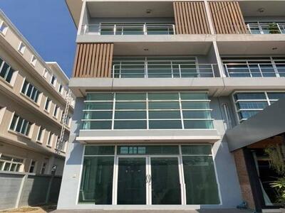 ขายอาคารพาณิชย์ 3.5 ชั้น ตึกใหม่ ห้องหัวมุม รามคำแหง 174 มีนบุรี