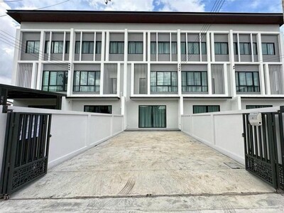 ให้เช่าโฮมออฟฟิศ 3 ชั้น 236 ตร.ว. ถนนโชคชัย 4 ใกล้สตรีวิทยา 2