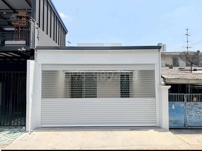 ขายทาวน์เฮาส์ 1.5 ชั้น ซอยพงษ์เพชรพัฒนา