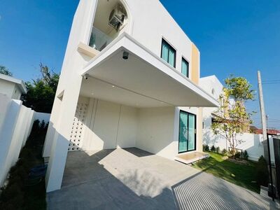 ราคาเริ่มต้นที่ 3.39 ล้าน บ้านสร้างใหม่ 2 ชั้น สไตล์โมเดิร์น หางด