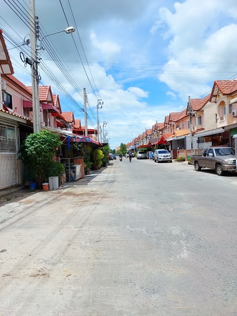  ถ.เพชรเกษม69 71รร.กรพิทักษ์ ถ.บางบอน3-5  ให้เช่าใหม่มาก กว้าง6ม. 3นอน 28ตรว.150ตรม. 2จอดรถ