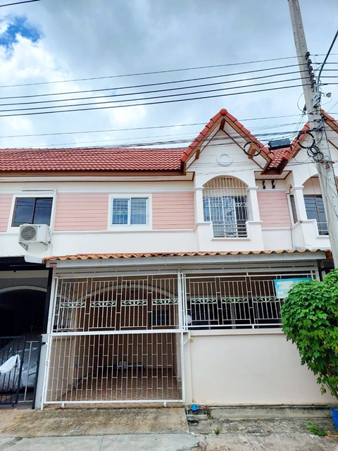 รร.กรพิทักษ์ ถ.บางบอน3-5  ให้เช่าทาวน์เฮ้าส์ใหม่มาก กว้าง6ม. 3นอน 28ตรว.150ตรม. 2จอดรถ ถ.เพชรเกษม