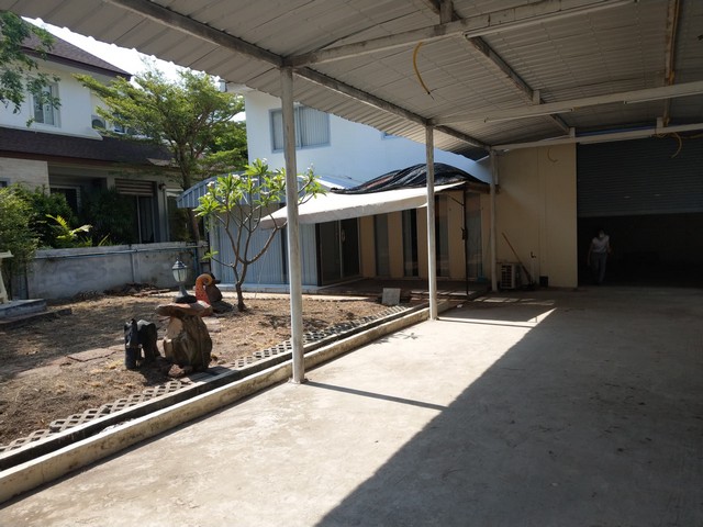 HR960ให้เช่าบ้านเดี่ยวพร้อมโกดังเก็บของ หมู่บ้านสัมมากร ซ.รามคำแหง112 เหมาะทำเป็นโฮมออฟฟิศ
