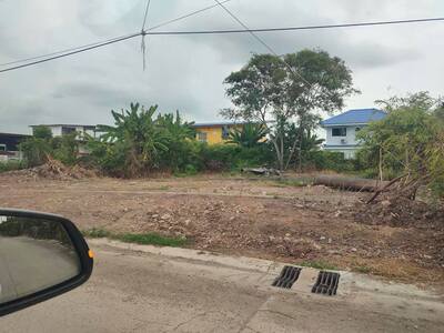 JJ76  ขายที่ดินเปล่า  ถ.ลาดหลุมแก้ว ใกล้ทางเข้าวัดสุวรรณ