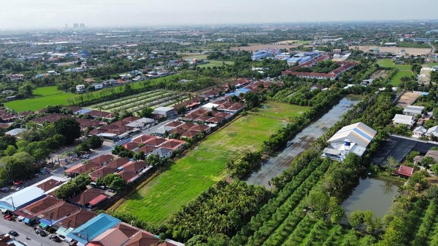 ขายที่ดินทำเลสวย  ติดหมู่บ้านพฤกษา 3 อำเภอบางบัวทอง จังหวัดนนทบุรี ขนาด 6 ไร่ 74 ตารางวา