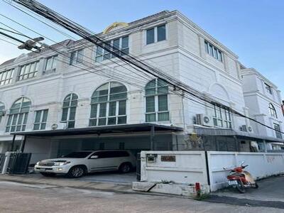 ให้เช่าโฮมออฟฟิต 4 ชั้น 240 ตรม. โครงการเดอะพาร์ค ลาดพร้าว-วังหิน