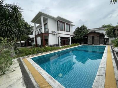 ให้เช่าบ้านเดี่ยว 2 ชั้น 200 ตรว. 7 ห้องนอน พร้อมสระว่ายน้ำ นาคนิ