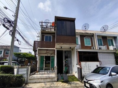ขายทาวน์เฮ้าส์หมู่บ้านเดอะคัลเลอร์ แจ้งวัฒนะ- ติวานนท์ เฟส 2 จ.นน