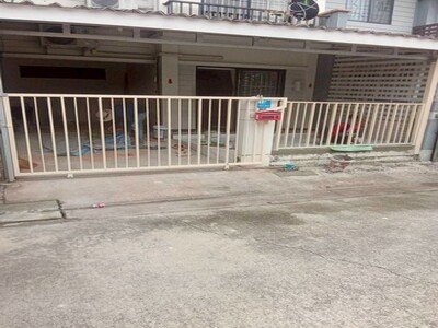 ให้เช่าทาวเฮ้าส์ 2 ชั้น​หมู่บ้านพฤกษา 58  ซอย ลาดกระบัง54