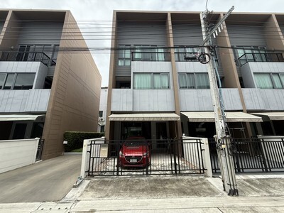 ทาวน์โฮมห้องมุม บ้านกลางเมือง สาทร–สุขสวัสดิ์ สวยพร้อมอยู่ แถมแอร
