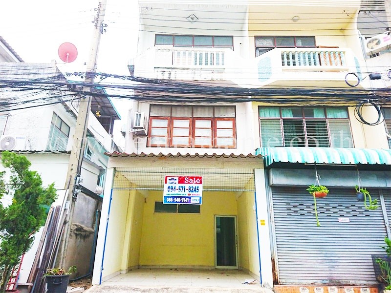 อาคารพาณิชย์ 3 ชั้น เทิดราชัน 43 หลังริม ทำเลดี เดินทางสะดวก