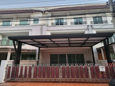 ให้เช่าทาวน์โฮม  3 ห้องนอน บ้านกลางเมือง เออร์บาเนี่ยน ถนนกรุงเทพ