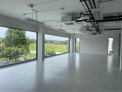 P1142 ให้เช่า อาคาร สำนักงานใหม่ 4 ชั้น ซอยพัฒนาการ 31/1
