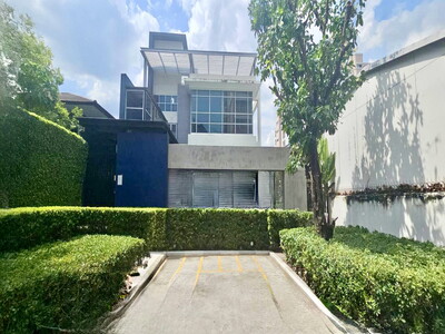 อาคาร+สระว่ายน้ำส่วนตัว ซ.รัชดาภิเษก 17 ให้เช่า 437sq.m.