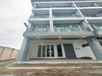 ให้เช่าโฮมออฟฟิต4ชั้นห้องมุม300ตร.ม.ย่านรามอินทราใกล้แฟชั่นไอแลนส