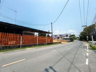 ขายที่ดินพร้อมสิ่งปลูกสร้าง แหล่งชุมชน บางแสน แสนสุข ชลบุรี