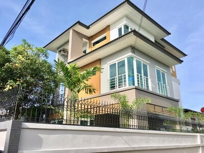 ให้เช่าบ้าน3ชั้นใกล้โรงเรียนนานาชาติ KIS & Regents  ใกล้MRT สุทธิ