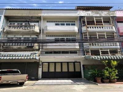 ให้เช่าอาคารพาณิชย์ 3.5 ชั้น ใกล้ไอทีสแควร์ หลักสี่ เพียง1 กิโลเม