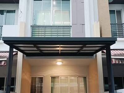 ทาวน์โฮม 3 ชั้น กรุงเทพ ใกล้ สนามบินสุวรรณภูมิ  พร้อม เฟอร์นิเจอร