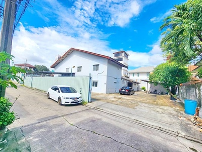 โกดังอออฟฟิศ 2ชั้น 5นอน 820ตร.ม. นวมินทร์ 20-28  MRTลาดพร้าว101 