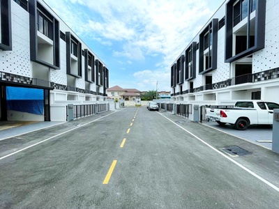 รพ.สินแพทย์ 900 ม. แฟชั่น  MRT คู้บอน .โฮมออฟฟิศ 4 ชั้น หลังมุม 