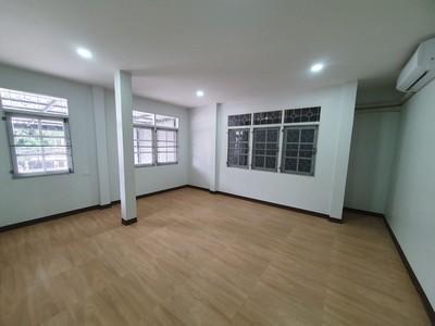 P1569 ให้เช่า บ้านเดี่ยว รัชดาภิเษก 3 ทำออฟฟิศได้ ห้ามเลี้ยงสัตว์