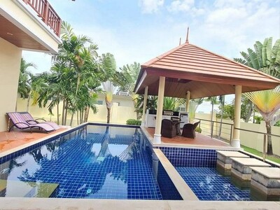 ขายบ้านพลูวิลล่า 2 ชั้น หลังใหญ่ ติดชายหาดบางเสร่ สัตหีบ ชลบุรี 