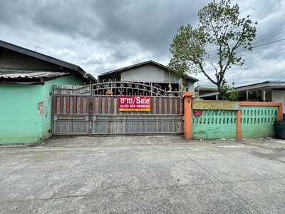 ขายที่ดินพร้อมสิ่งปลูกสร้างกระทุ่มแบนผังม่วงมีบ้าน 2 ชั้น