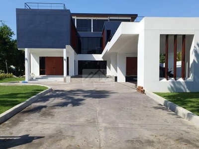 ขาย-ให้เช่า Pool Villa 3 ชั้น  250 ตรว. ซอยสุขุมวิท 62 มี Roof To