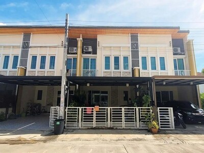  ขาย ทาวน์เฮ้าส์ โครงการ โกลเด้นทาวน์ เฉลิมพระเกียรติ-สวนหลวง  