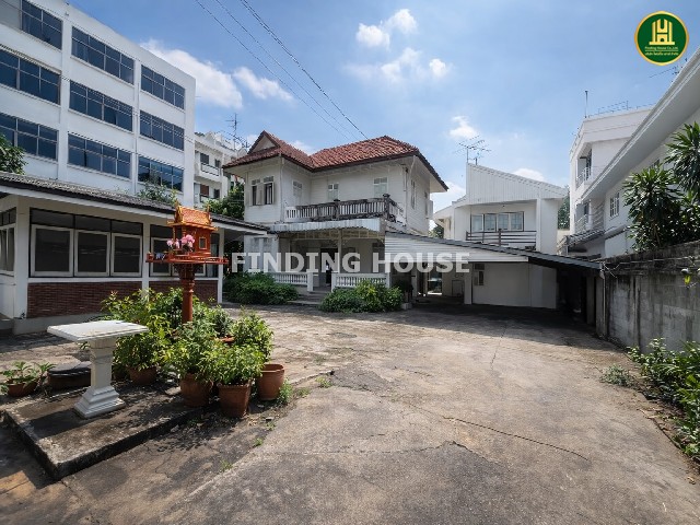 ขายบ้านเก่า 100 ปี ซอยสามเสน 26 ตรงข้ามโรงเรียนราชินีบน