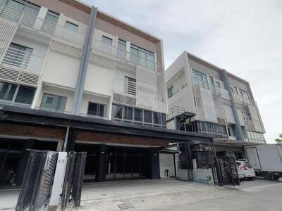 ขายโฮมออฟฟิศ 4 ชั้น 44.6 ตร.ว. DISTRICT เอกมัย-รามอินทรา ใกล้ รพ.