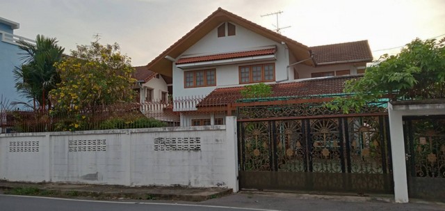 รหัส  ขายบ้านหมู่บ้านสี่ไชยทอง ถนนแจ้งวัฒนะ ปปากเกร็ด ประกาศขาย บ้าน - พื้นที่เท่ากับ 11 Square Wah 1 ngan 0 Rai 5 BEDROOM 3 BR 12000000 B. ราคางาม