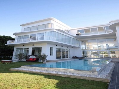 พูลวิลล่า 3 ชั้น หลังใหญ่ สุดหรู น้ำไม่ท่วม สารภี  