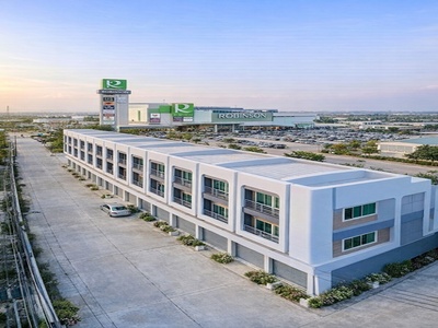 แม็คโคร อาคาร3.5ชัโรบินสัน บ่อวิน 300 ม. โลตัส บ่อวิน ว่าง17คูหา 