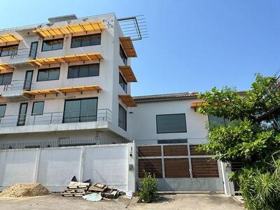 ให้เช่าโกดังโรงงานพร้อมอาคารสำนักงาน สุขุมวิท101 ปุณณวิถี  