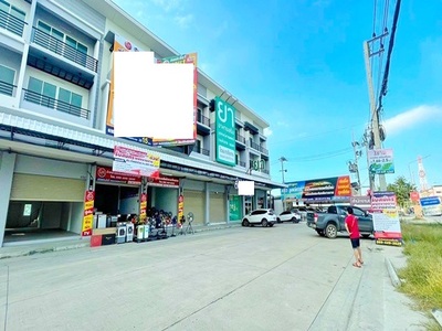 ใกล้ ตลาดชัชวาล อาคาร 2คูหา 3.5ชั้น 2นอน 2น้ำ คลอง7 ชุมชนคลอง 7 